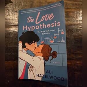 🎈2/$15 The Love Hypothesis by Ali Hazelwood